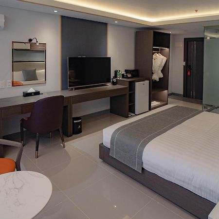 Subic Riviera Hotel And Residences โอลองกาโป ภายนอก รูปภาพ