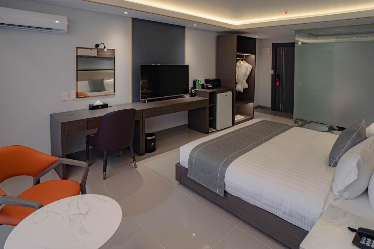 Subic Riviera Hotel And Residences โอลองกาโป ภายนอก รูปภาพ