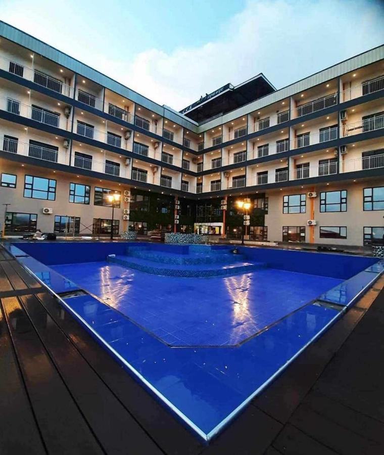 Subic Riviera Hotel And Residences โอลองกาโป ภายนอก รูปภาพ